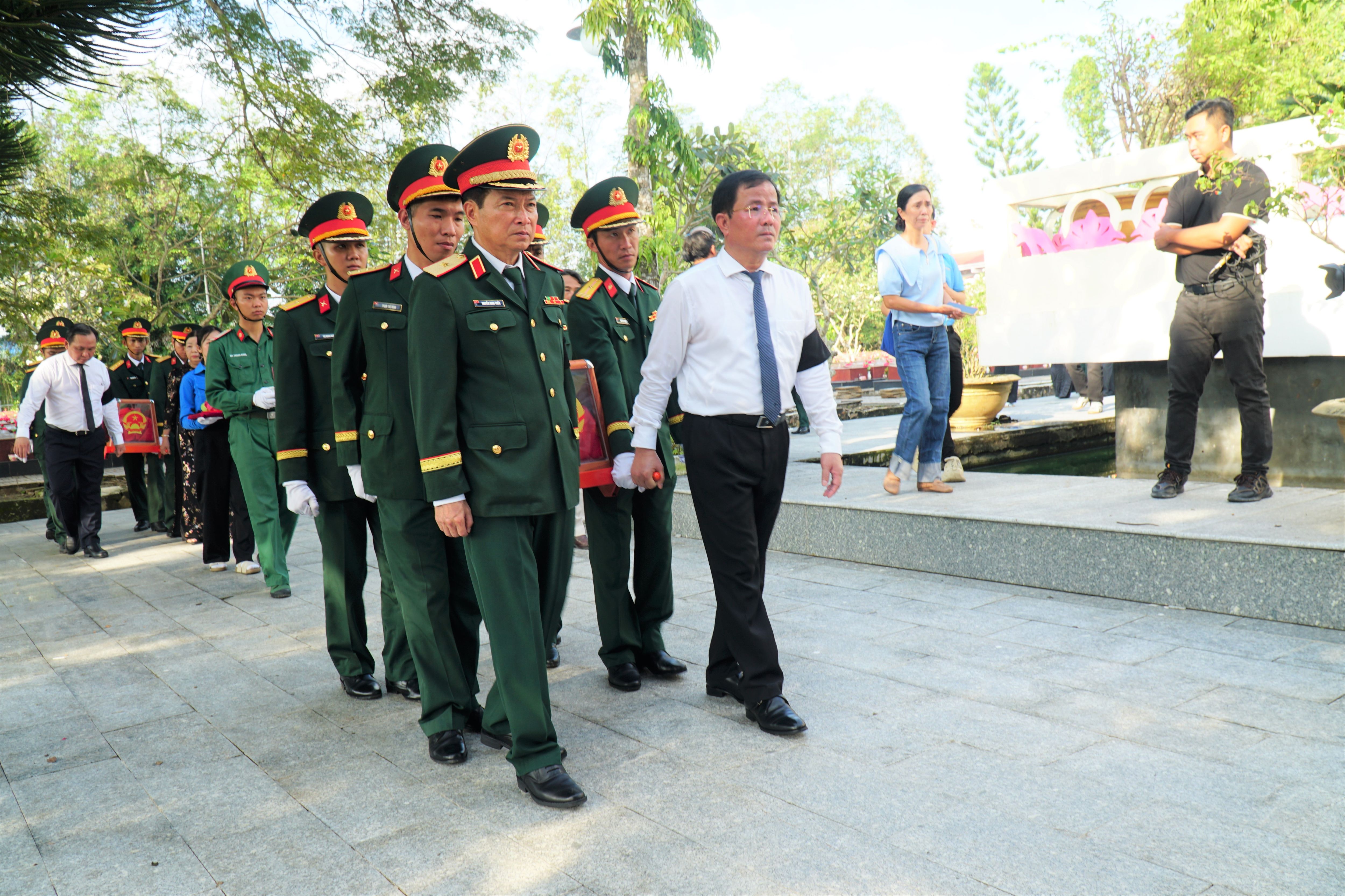 TP Cần Thơ tổ chức Lễ viếng, truy điệu và an táng 120 hài cốt liệt sĩ