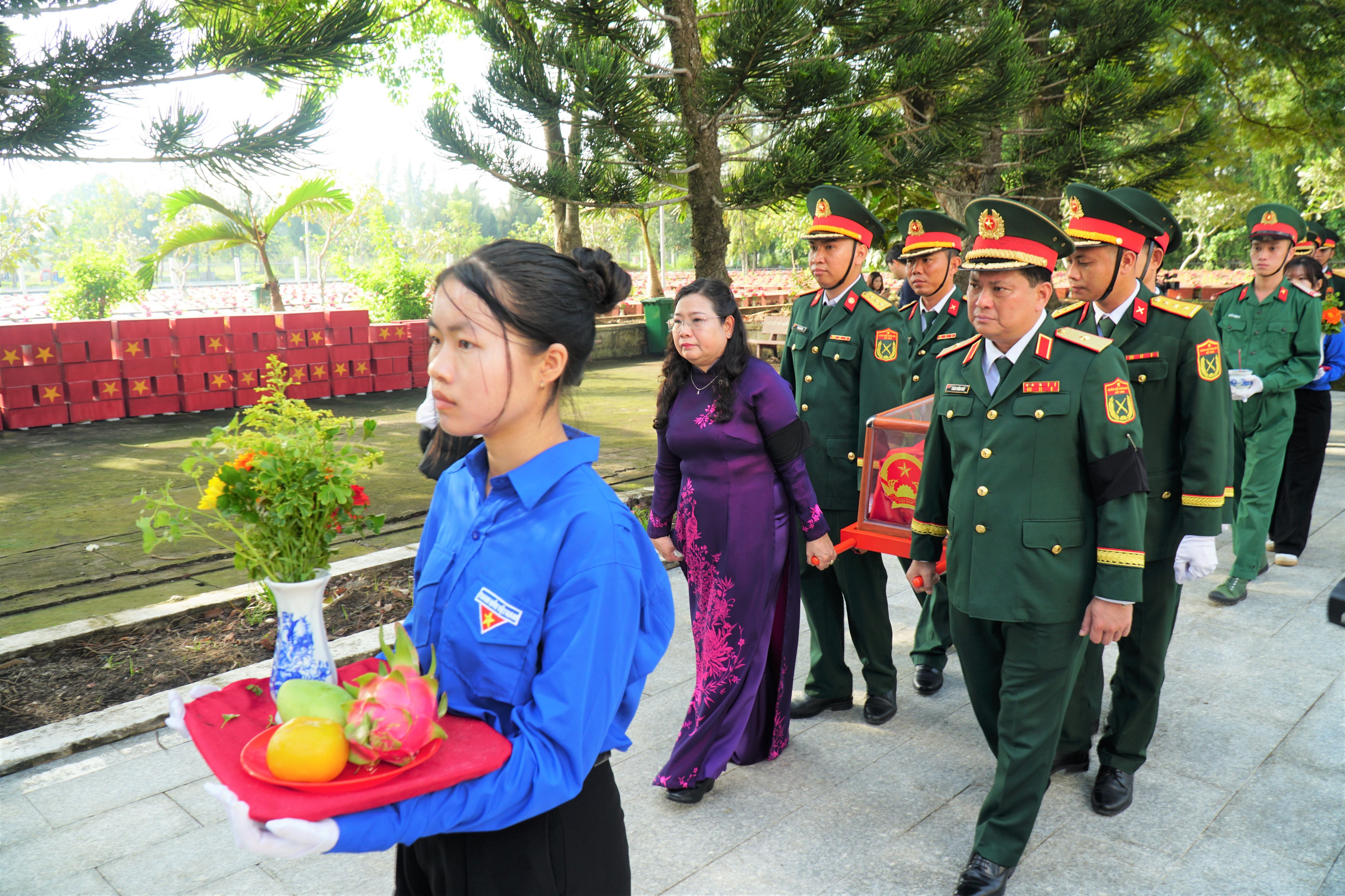 TP Cần Thơ tổ chức Lễ viếng, truy điệu và an táng 120 hài cốt liệt sĩ