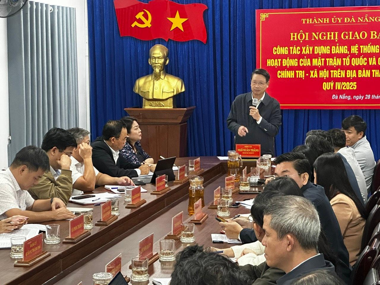 Phó Bí thư Thành ủy Ngô Xuân Thắng phát biểu chỉ đạo tại hội nghị. Ảnh XUÂN HIẾU