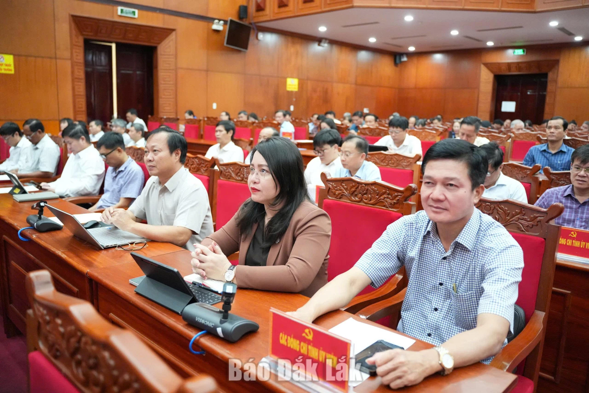 Các đại biểu dự hội nghị.