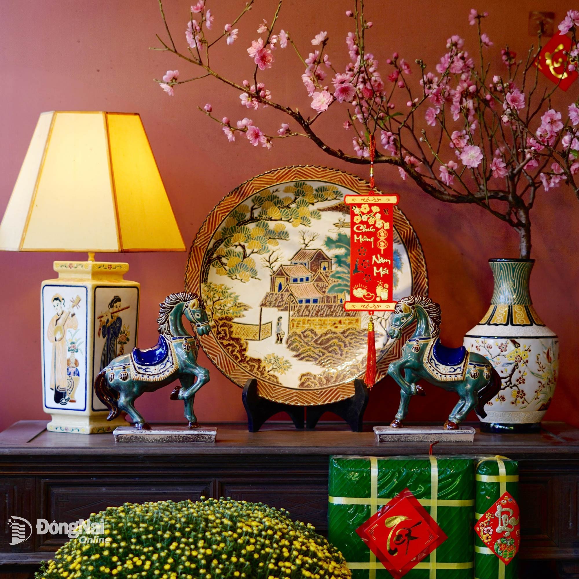 Linh vật ngựa xuất hiện trong c&aacute;c sản phẩm gốm phục vụ thị trường dịp Xu&acirc;n B&iacute;nh Ngọ 2026.