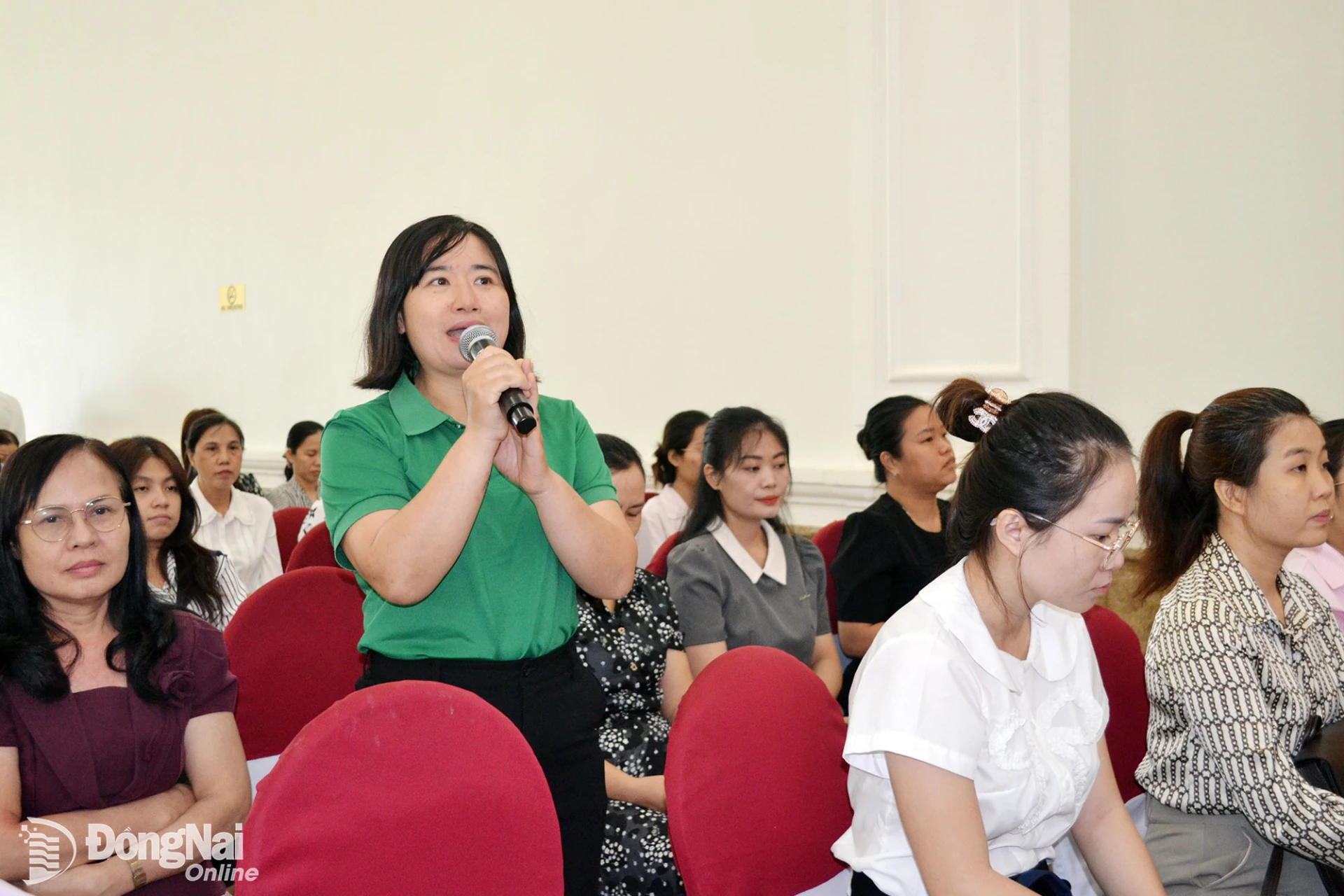 Một đảng viên ở phường Hố Nai đóng góp ý kiến vào sự phát triển của địa phương.