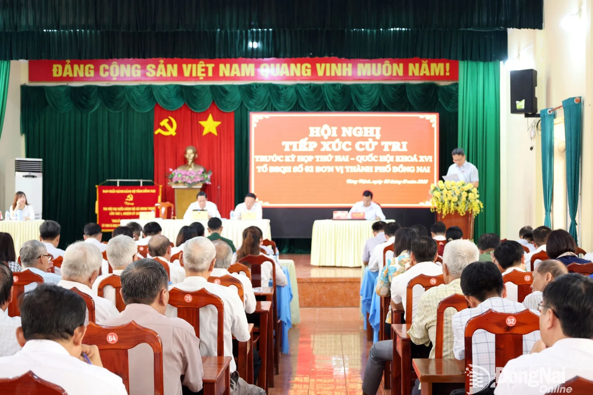 Tổ đại biểu Quốc hội số 2 tiếp xúc cử trước Kỳ họp thứ 2, Quốc hội XVI tri tại xã Hưng Thịnh. Ảnh: Hồ Thảo  