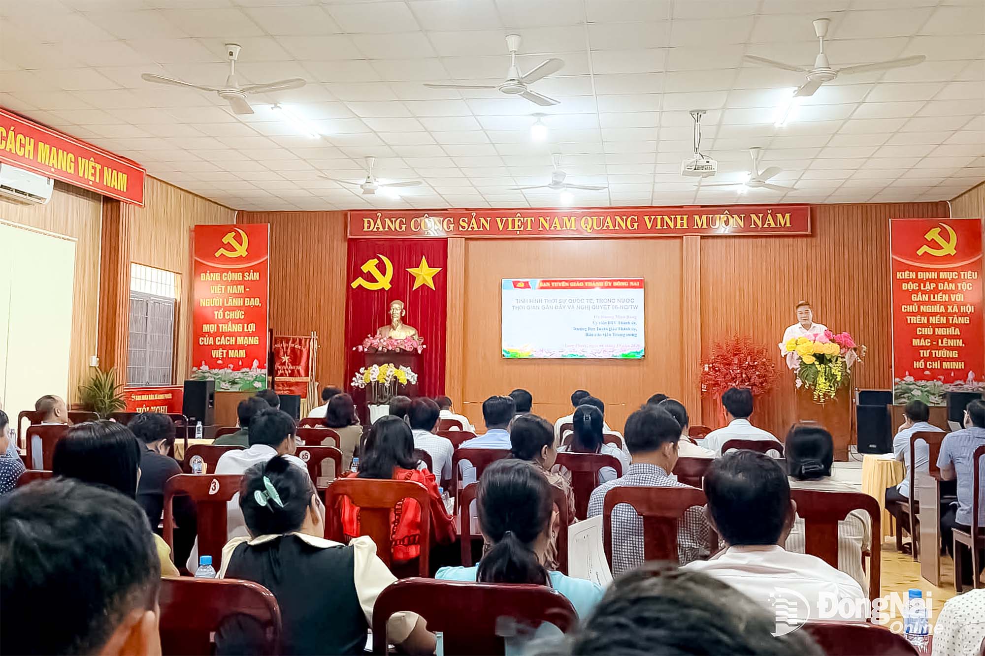 Toàn cảnh Hội nghị nghiên cứu, học tập, quán triệt Nghị quyết số 06-NQ/TW tại xã Long Phước. Ảnh: Lê Sơn