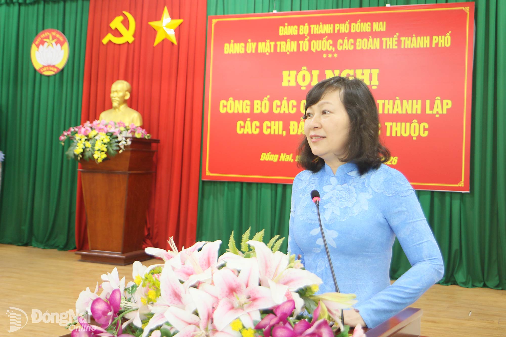 Phó Bí thư Thành ủy, Bí thư Đảng ủy MTTQ, các đoàn thể thành phố, Chủ tịch Ủy ban MTTQ Việt Nam thành phố Đồng Nai Huỳnh Thị Hằng phát biểu tại hội nghị. Ảnh: Văn Truyên