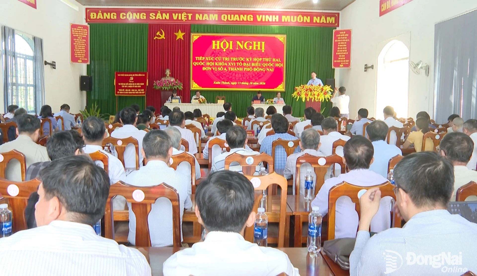 Quang cảnh buổi tiếp xúc. Ảnh: Văn Đoàn  
