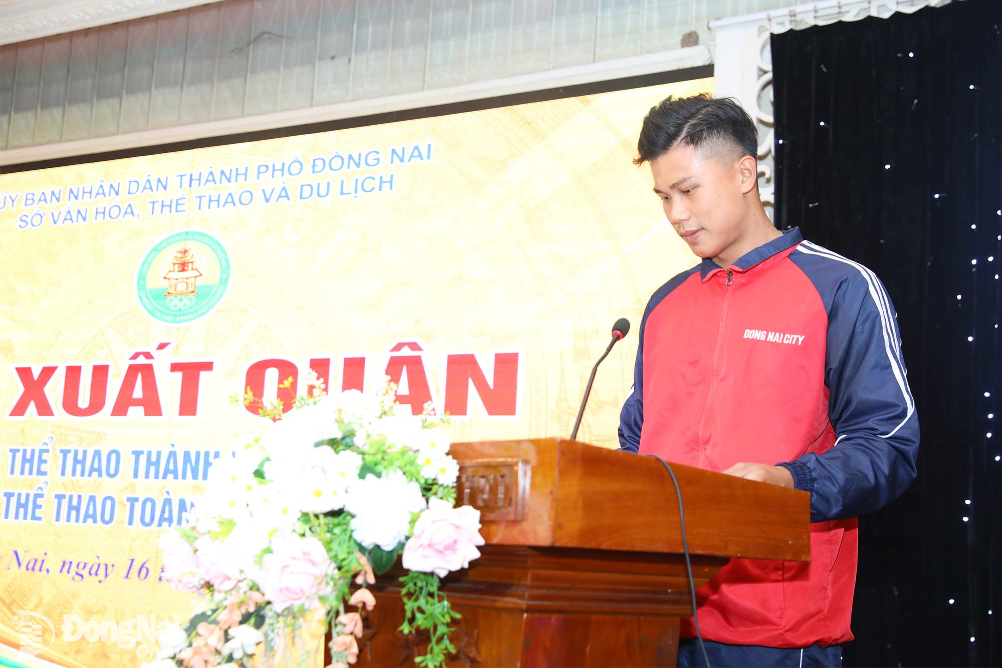 Vận động viên Vũ Đặng Nhật Nam thay mặt lực lượng vận động viên tuyên thệ tại lễ xuất quân. Ảnh: Huy Anh
