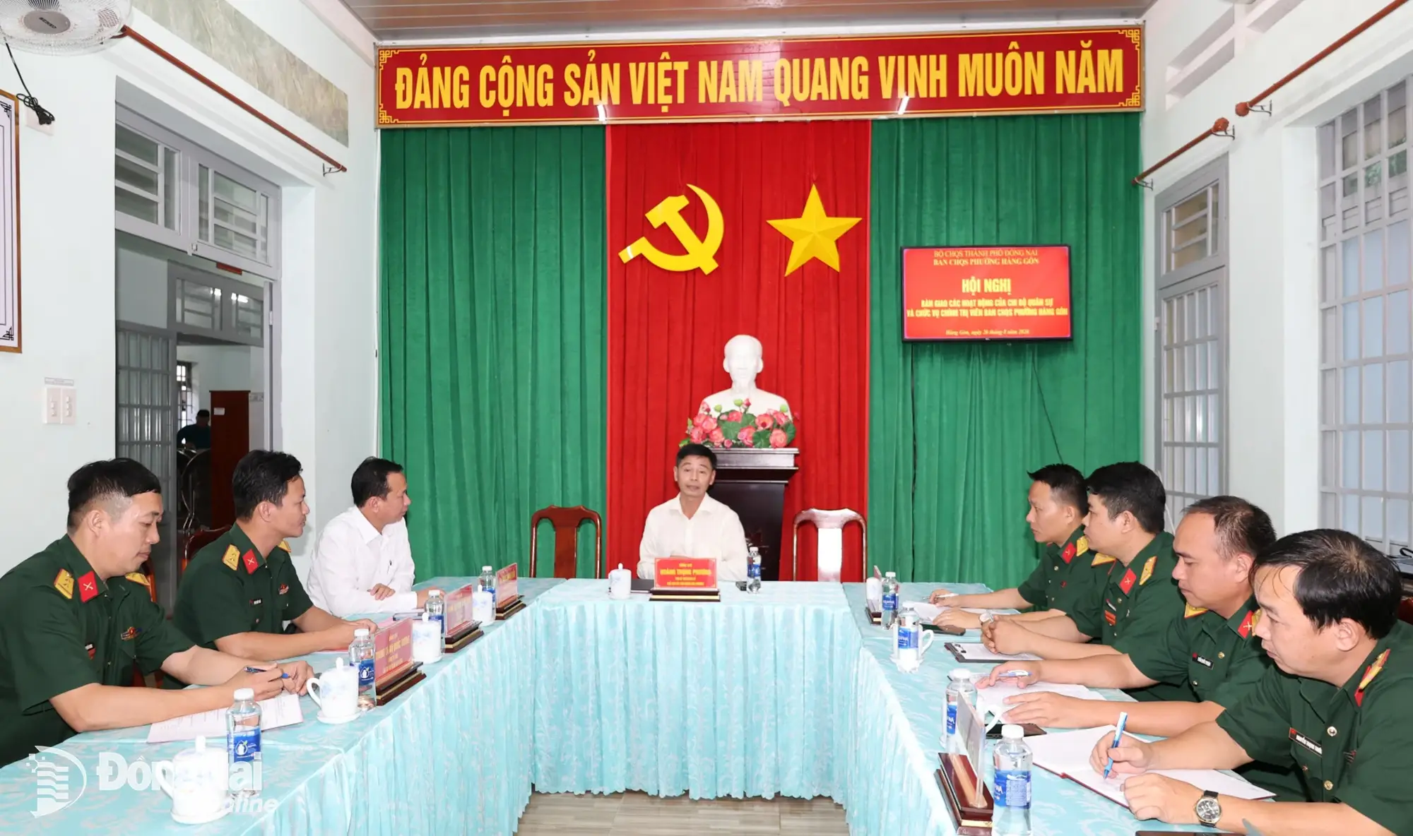 Quang cảnh hội nghị bàn giao tại phường Hàng Gòn. Ảnh: Nguyệt Hà