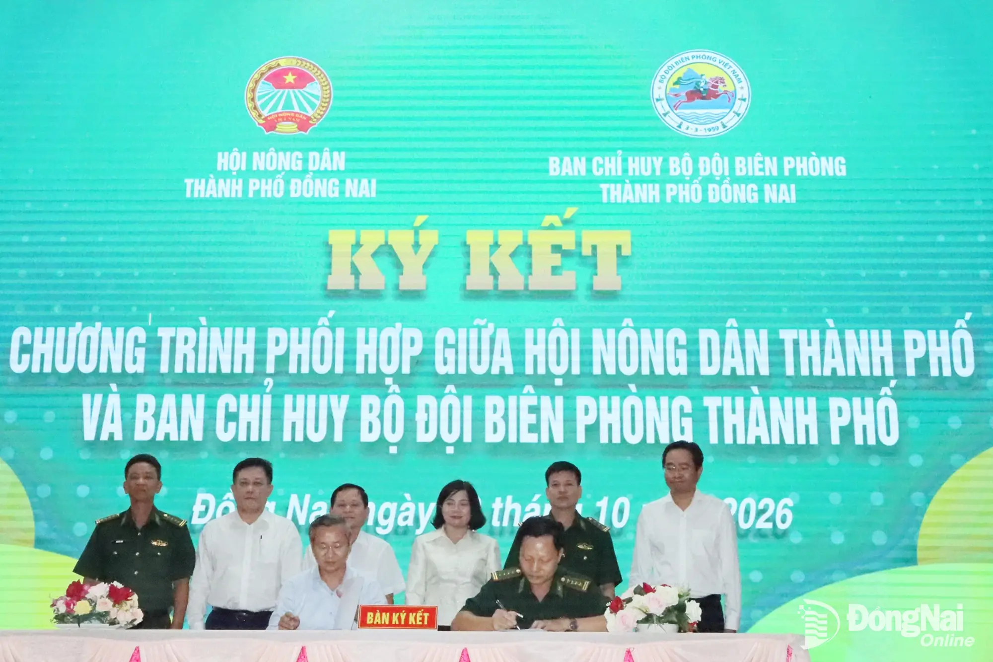 Hội Nông dân thành phố và Ban Chỉ huy Bộ đội Biên phòng thành phố ký kết chương trình phối hợp giai đoạn 2026-2030. Ảnh: Quang Minh