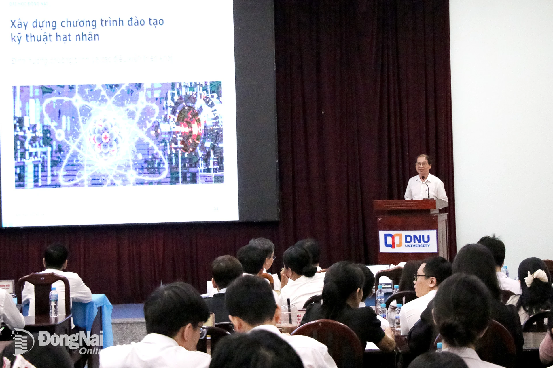 Chuyên gia chia sẻ tham luận tại Hội thảo khoa học “Ứng dụng kỹ thuật hạt nhân trong phát triển kinh tế - xã hội thành phố Đồng Nai”.