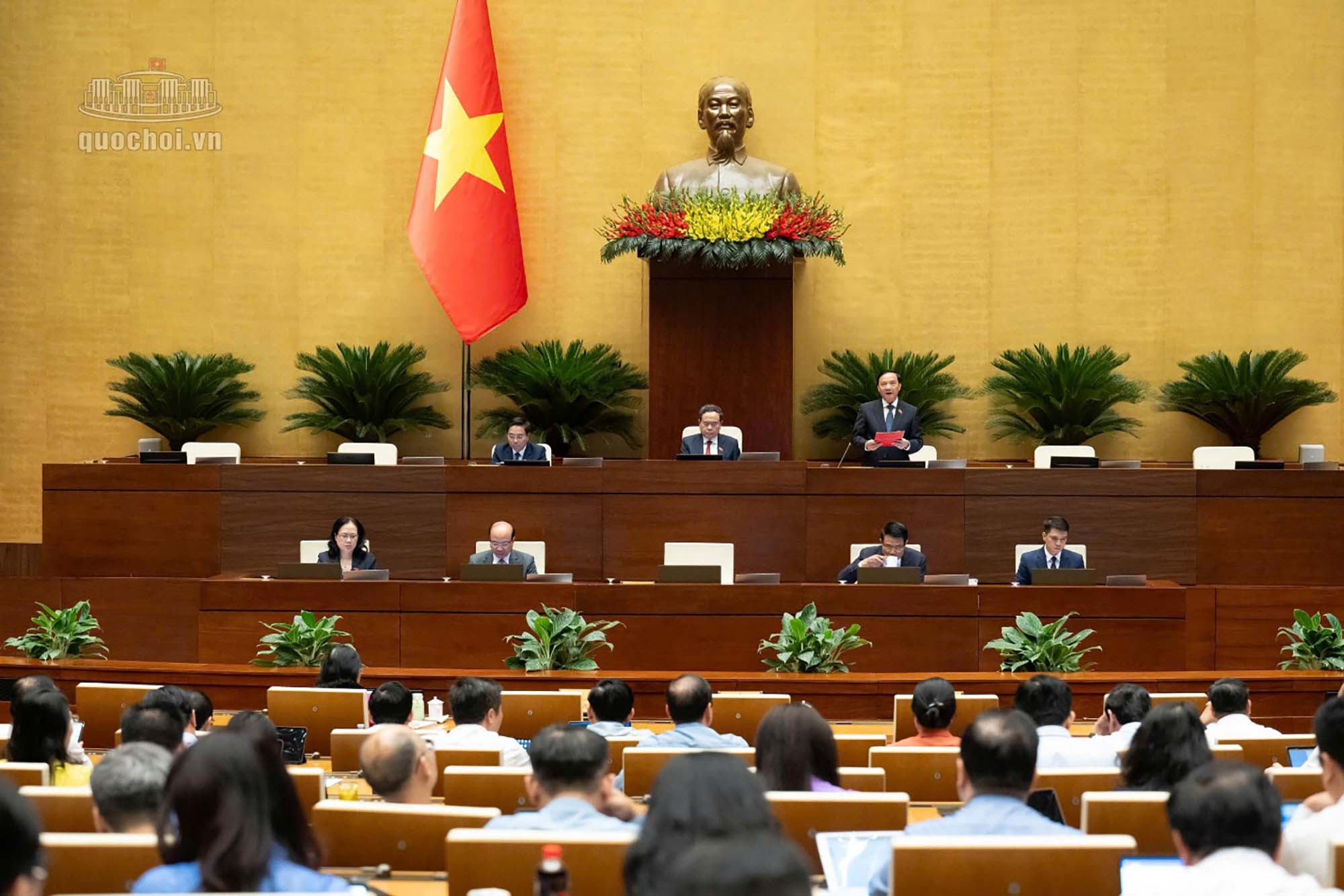 Ủy viên Trung ương Đảng, Phó Chủ tịch Quốc hội Nguyễn Khắc Định điều hành nội dung thảo luận. Ảnh: Quochoi.vn    