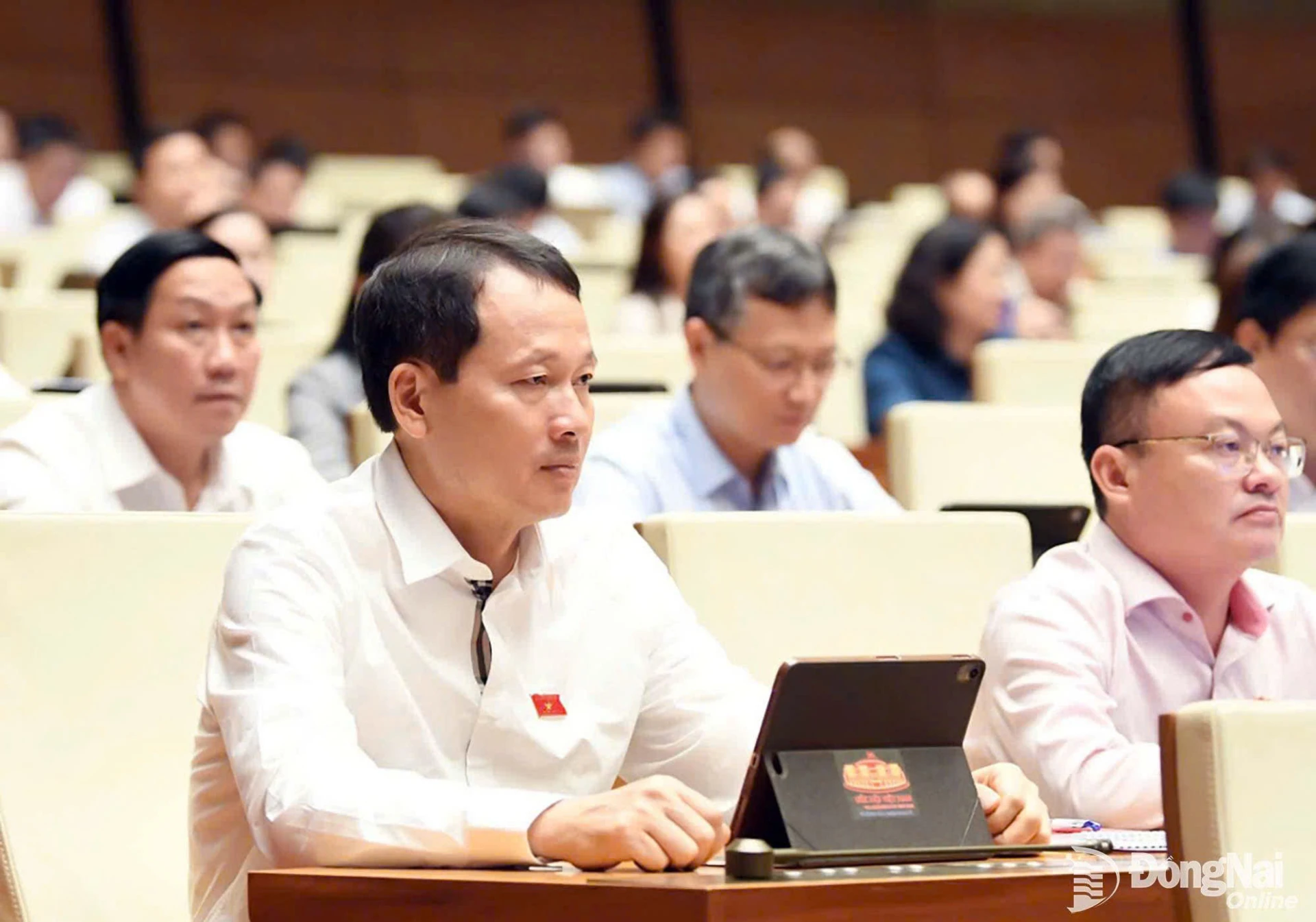 Đoàn Đại biểu Quốc hội thành phố Đồng Nai do đồng chí Vũ Hồng Văn, Ủy viên Trung ương Đảng, Bí thư Thành ủy làm Trưởng đoàn, tham dự phiên thảo luận tại hội trường ngày 27-10. Ảnh: CTV    