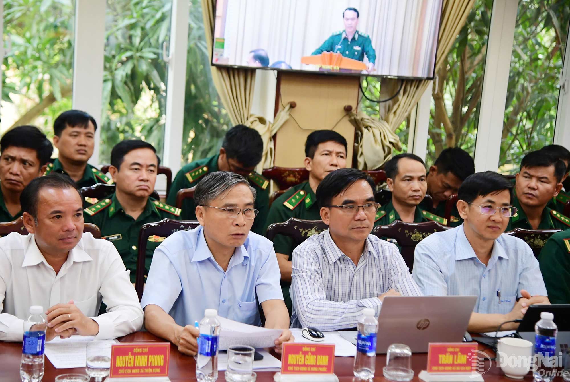 Đại biểu Ban Chỉ huy Bộ đội Biên phòng thành phố và lãnh đạo các sở, ngành, các xã biên giới dự hội nghị. Ảnh: Tú Trịnh