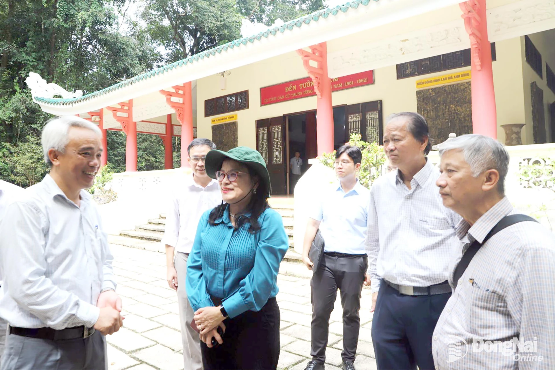 Đoàn khảo sát tham quan tại Khu di tích Trung ương cục miền Nam. Ảnh: B.Nguyên