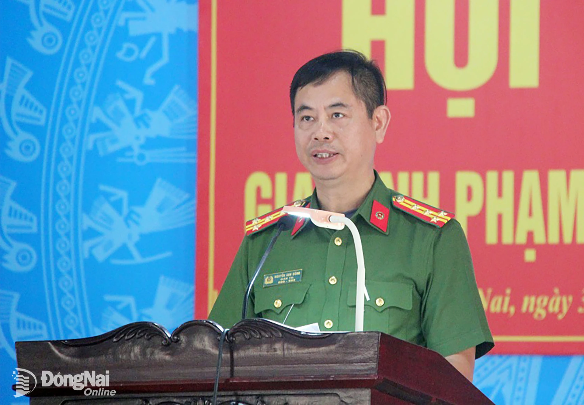 Đại tá Nguyễn Anh Dũng, Giám thị Trại giam Xuân Lộc phát biểu tại hội nghị. Ảnh: Trần Danh