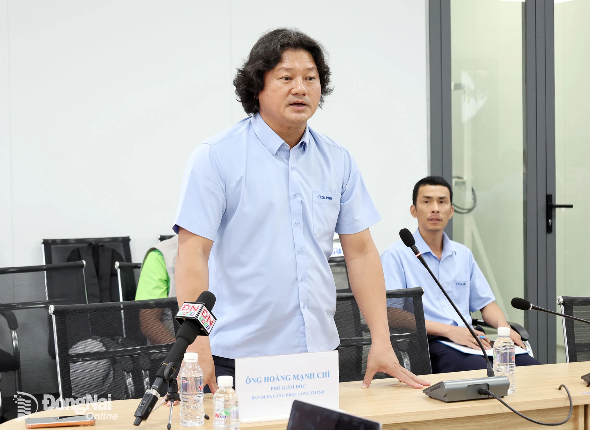 Đại diện Ban Quản lý dự án Cảng hàng không quốc tế Long Thành chia sẻ tiến độ xây dựng và khai thác sân bay. Ảnh: Nguyễn Hòa