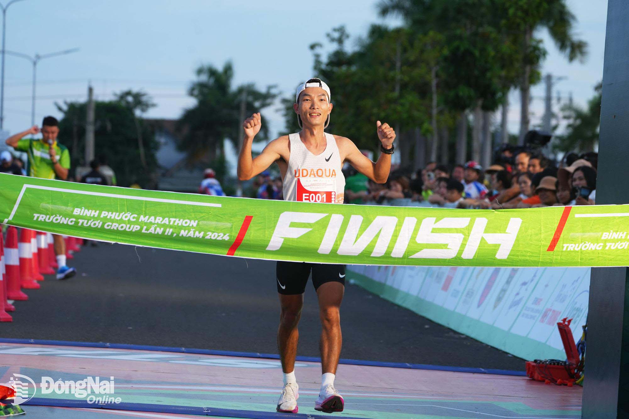 Đại sứ Hoàng Nguyên Thanh đầy tự hào khi cán đích tại Giải Bình Phước marathon - Trường Tươi Group lần thứ II năm 2024.    