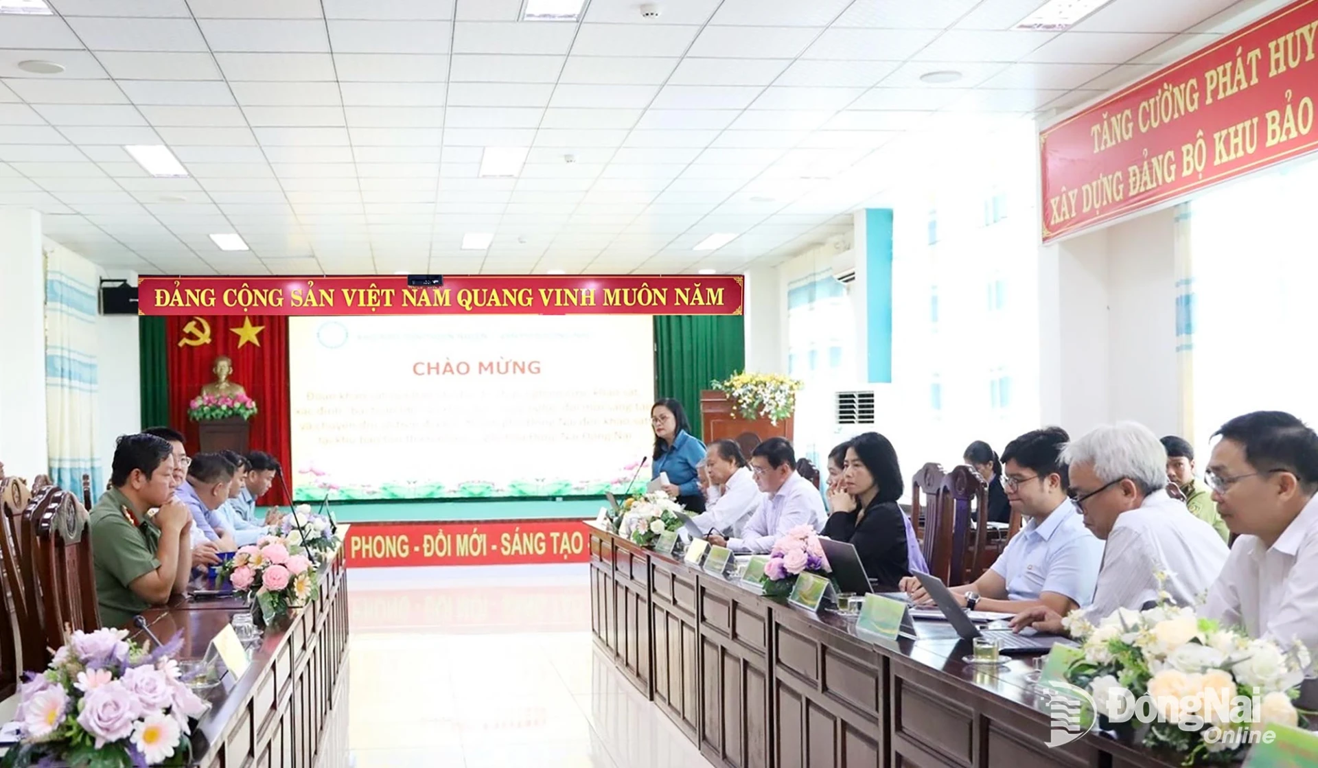 Đoàn khảo sát làm việc tại Khu Bảo tồn thiên nhiên - văn hóa Đồng Nai. Ảnh: B.Nguyên