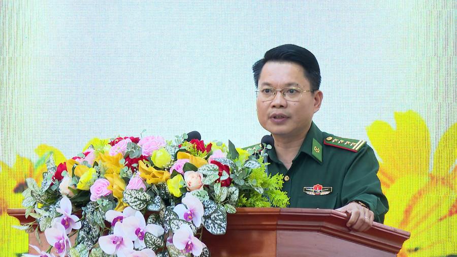 Đại tá Đoàn Ngọc Báu-Bí thư Đảng ủy, Chính ủy Ban Chỉ huy BĐBP tỉnh phát biểu tại hội nghị. Ảnh: Mạnh Hà bp2.jpg
