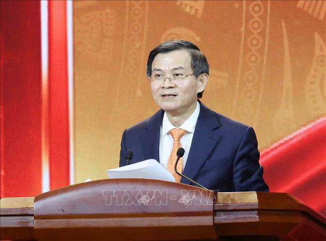 vna_potal_le_trao_giai_cuoc_thi_chinh_luan_ve_bao_ve_nen_tang_tu_tuong_cua_dang_lan_thu_6_stand-1-.jpg