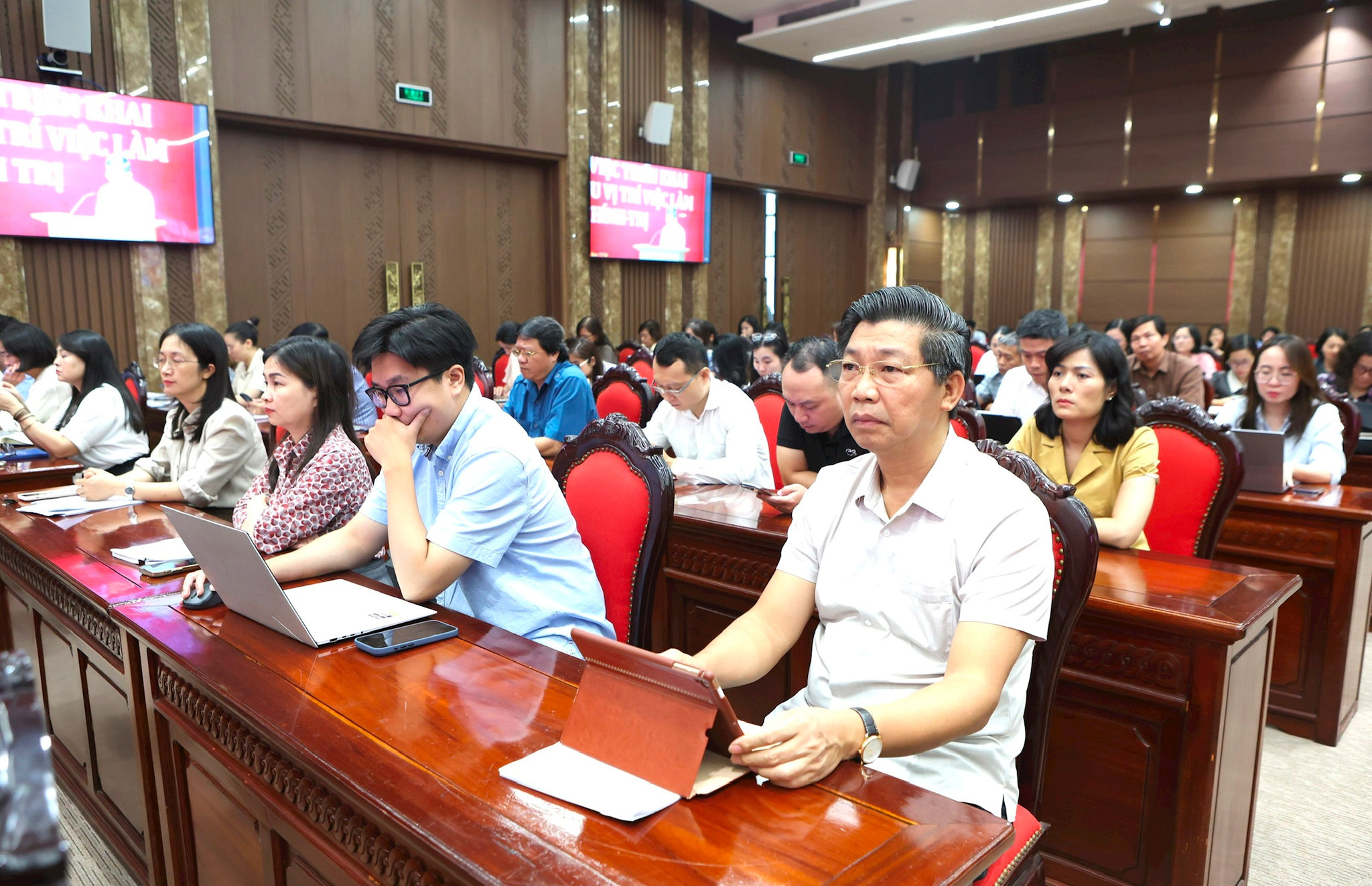 Các đại biểu tham dự hội nghị tại điểm cầu Thành uỷ Hà Nội. Ảnh: Thanh Hải