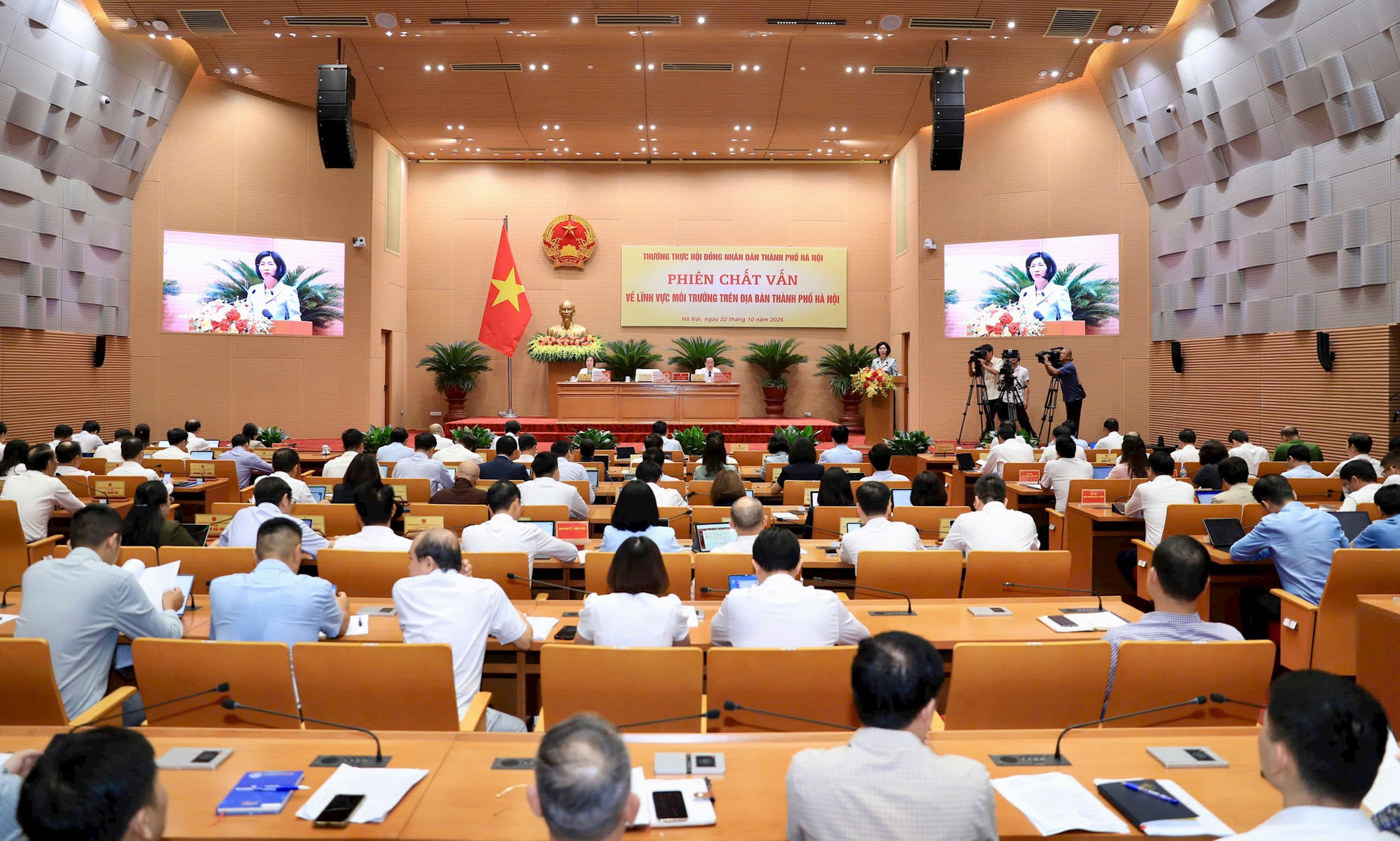 Quang cảnh phiên chất vấn. Ảnh: Thành Thái