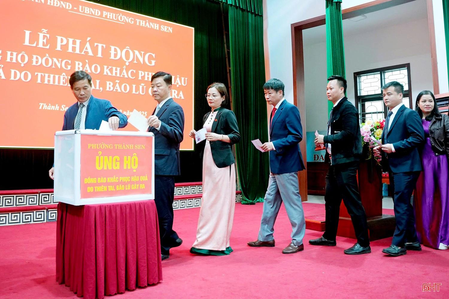 Cùng với trực tiếp ủng hộ kinh phí, mỗi cán bộ, đảng viên phường không ngừng lan tỏa những thông tin tích cực, ý nghĩa về hoạt động thiện nguyện, quyên góp, chia sẻ nhằm kêu gọi cả cộng đồng, các tầng lớp nhân dân cùng tham gia ủng hộ đồng bào vùng lũ.