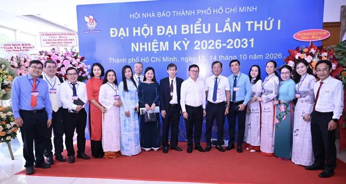 Đồng chí Lê Quốc Minh và tập thể cán bộ, phóng viên Báo Sài Gòn Giải Phóng dự đại hội. Ảnh: VĂN MINH