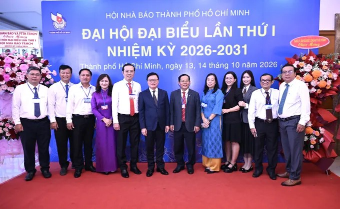Đồng chí Lê Quốc Minh, đồng chí Lê Văn Minh cùng đại biểu dự đại hội. Ảnh: VĂN MINH