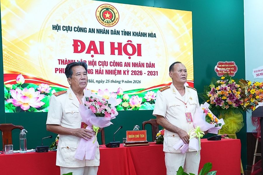 Ban Chấp hành Hội Cựu CAND phường Đông Hải, nhiệm kỳ 2026 - 2031 ra mắt, hứa quyết tâm tại Đại hội.