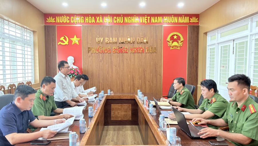 Quang cảnh buổi làm việc.