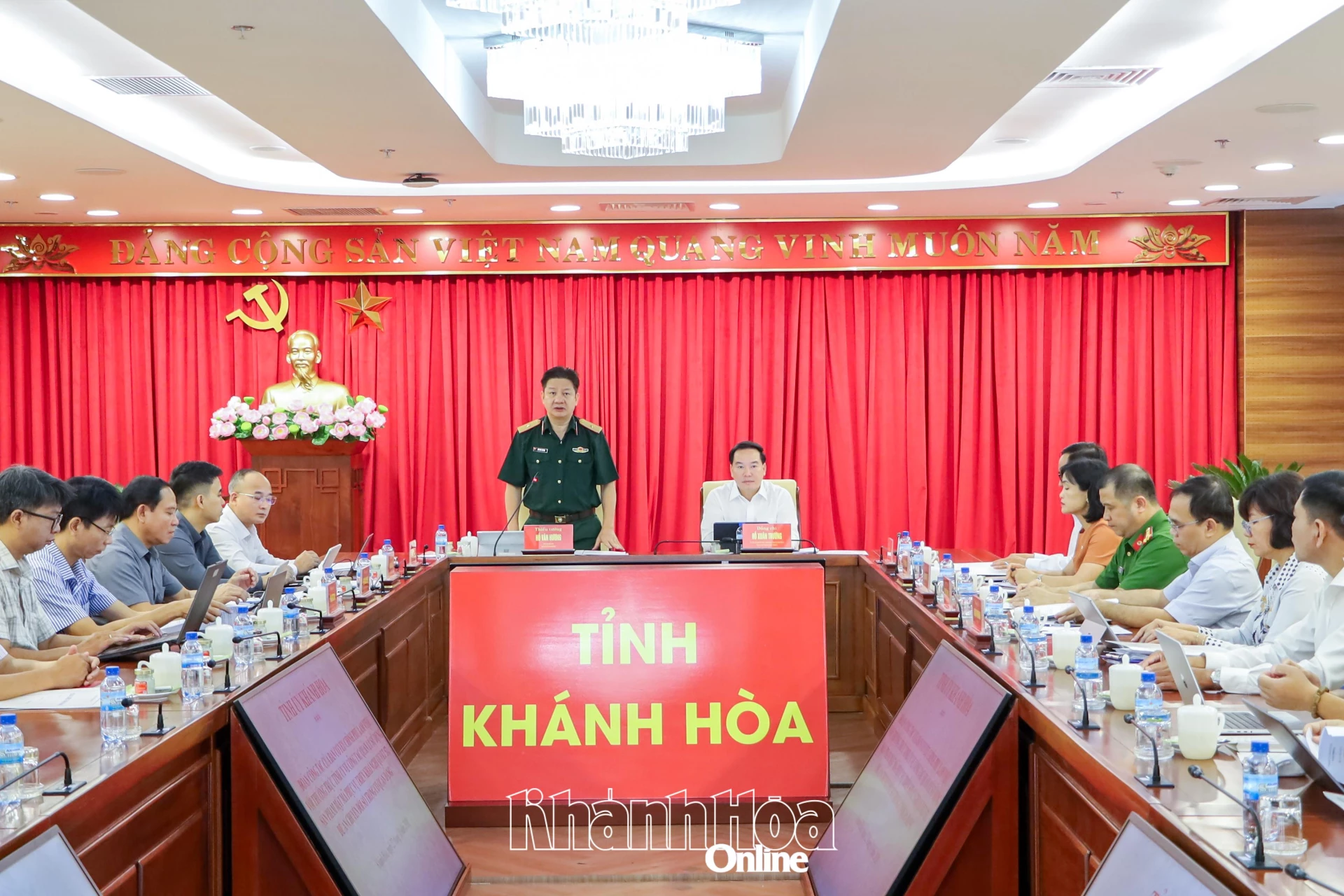Đồng chí Thiếu tướng Hồ Văn Hương phát biểu tại buổi làm việc.