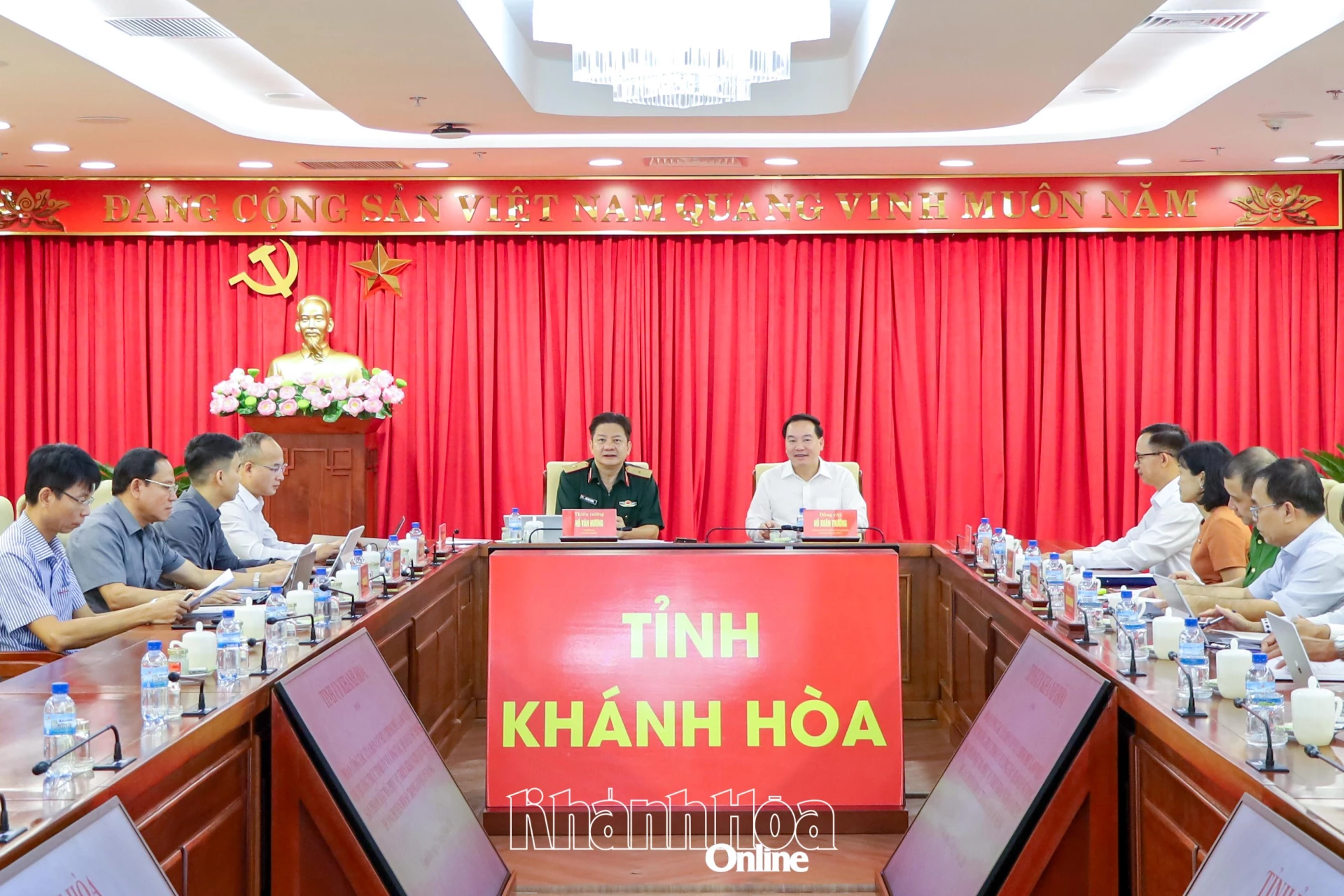 Quang cảnh buổi làm việc.
