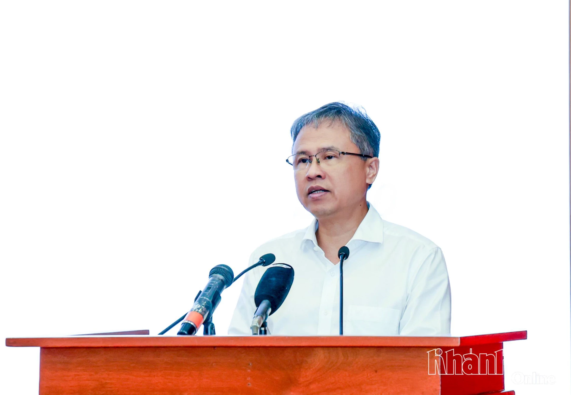 Đồng chí Trần Hòa Nam - Ủy viên Ban Thường vụ Tỉnh ủy, Phó Chủ tịch UBND tỉnh quán triệt các nội dung tại hội nghị.