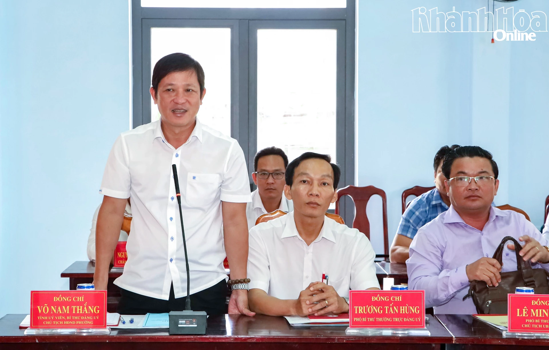 Ông Võ Nam Thắng - Bí thư Đảng ủy, Chủ tịch HĐND phường Đông Ninh Hòa tiếp thu các nội dung chỉ đạo tại buổi làm việc.  