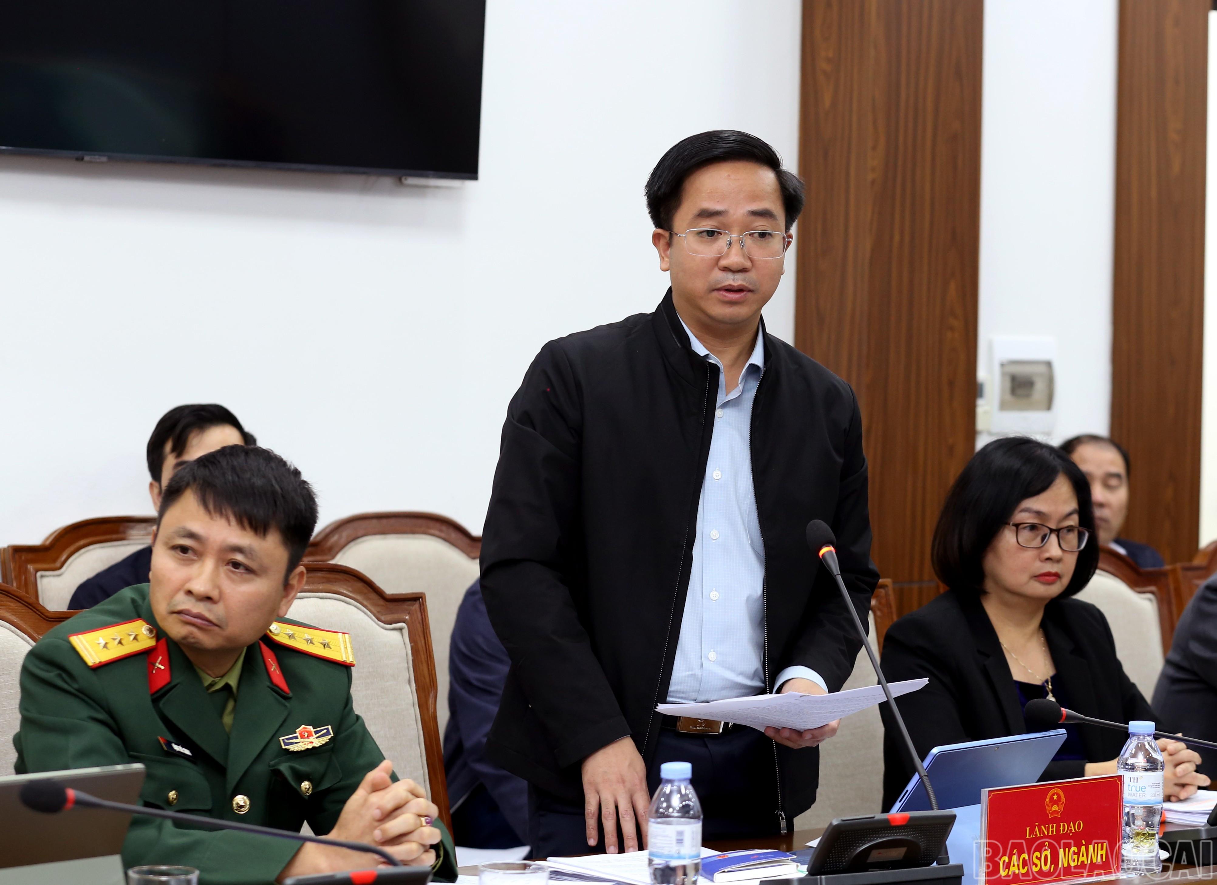 Lãnh đạo Sở Nông nghiệp và Môi trường phát biểu tại phiên họp. baolaocai-br_img-1974.jpg