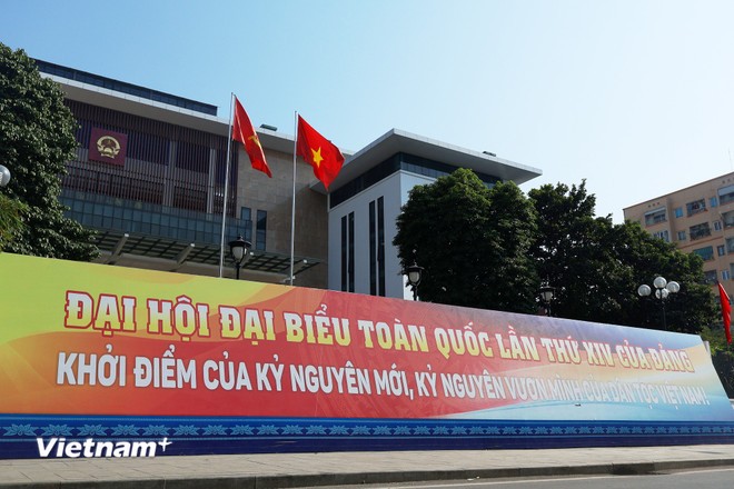 Pano cỡ lớn với th&ocirc;ng điệp mạnh mẽ, h&agrave;o h&ugrave;ng tại Trụ sở Đảng ủy, Ủy ban nh&acirc;n d&acirc;n phường Đống Đa v&agrave; Đảng ủy, Ủy ban nh&acirc;n d&acirc;n phường &Ocirc; Chợ Dừa.