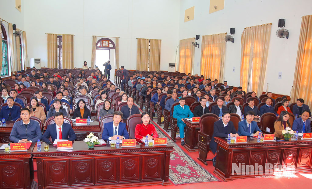 Các đại biểu dự hội nghị.