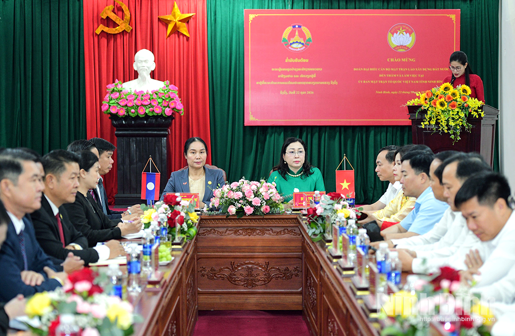 Quang cảnh buổi làm việc.