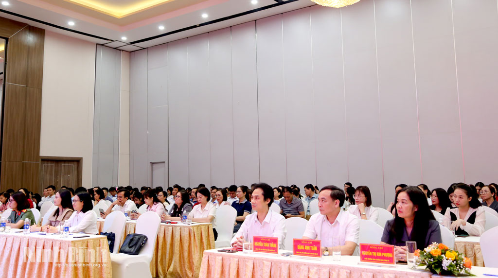 Các đại biểu và học viên dự hội nghị.