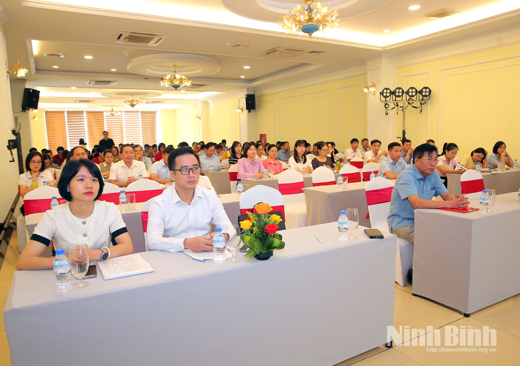 Các đại biểu dự hội nghị.