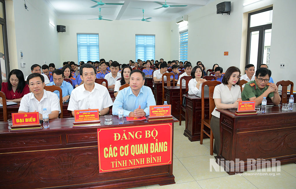 Các đại biểu dự hội nghị.