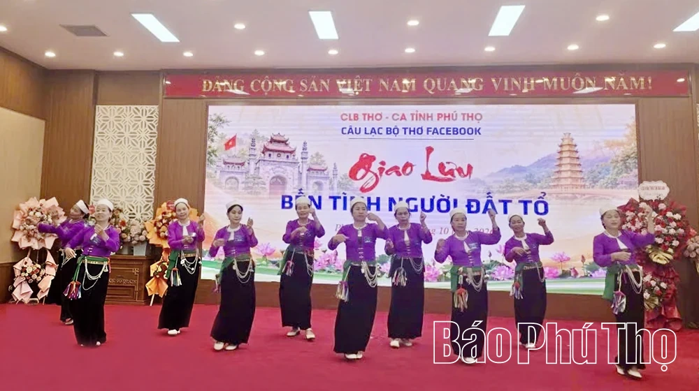 Giao lưu “Bến tình người Đất Tổ”