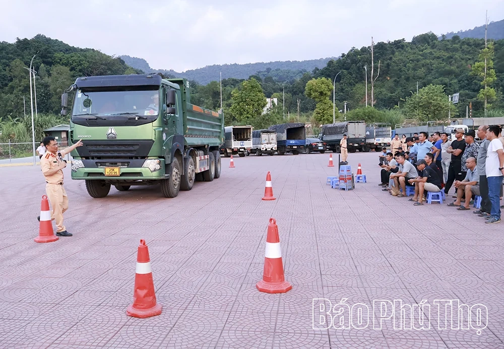 Nâng cao ý thức chấp hành pháp luật và kỹ năng lái xe an toàn cho hơn 100 lái xe tải, xe đầu kéo