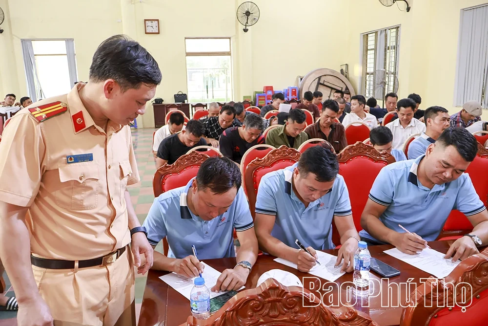 Nâng cao ý thức chấp hành pháp luật và kỹ năng lái xe an toàn cho hơn 100 lái xe tải, xe đầu kéo