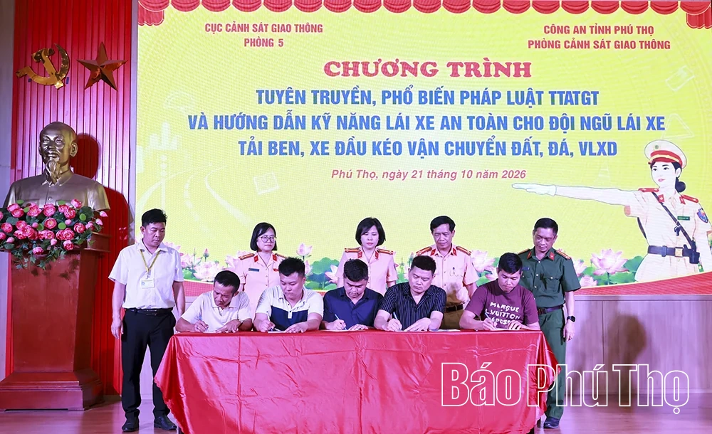 Nâng cao ý thức chấp hành pháp luật và kỹ năng lái xe an toàn cho hơn 100 lái xe tải, xe đầu kéo