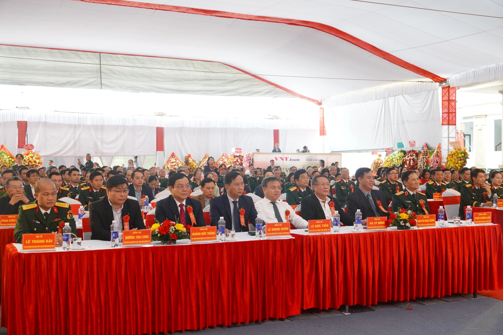 Các đồng chí lãnh đạo tỉnh Quảng Trị và các đại biểu tại buổi lễ- Ảnh: Tạ Hưng