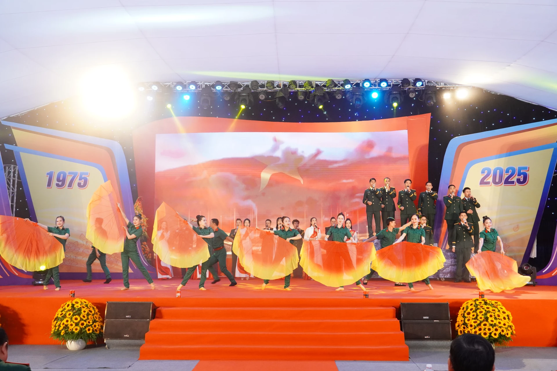 Một tiết mục văn nghệ tại Lễ kỷ niệm 50 năm ngày truyề thống của Lữ đoàn- Ảnh: Tạ Hưng