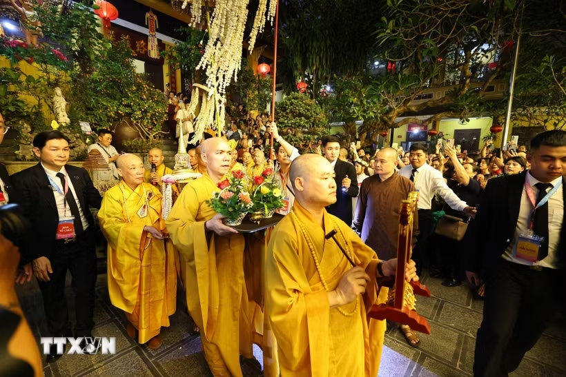 ttxvn,le,cung,ruoc,xa,loi,phat,mung,dai,le,phat,dan,10,jpg,21493028.png