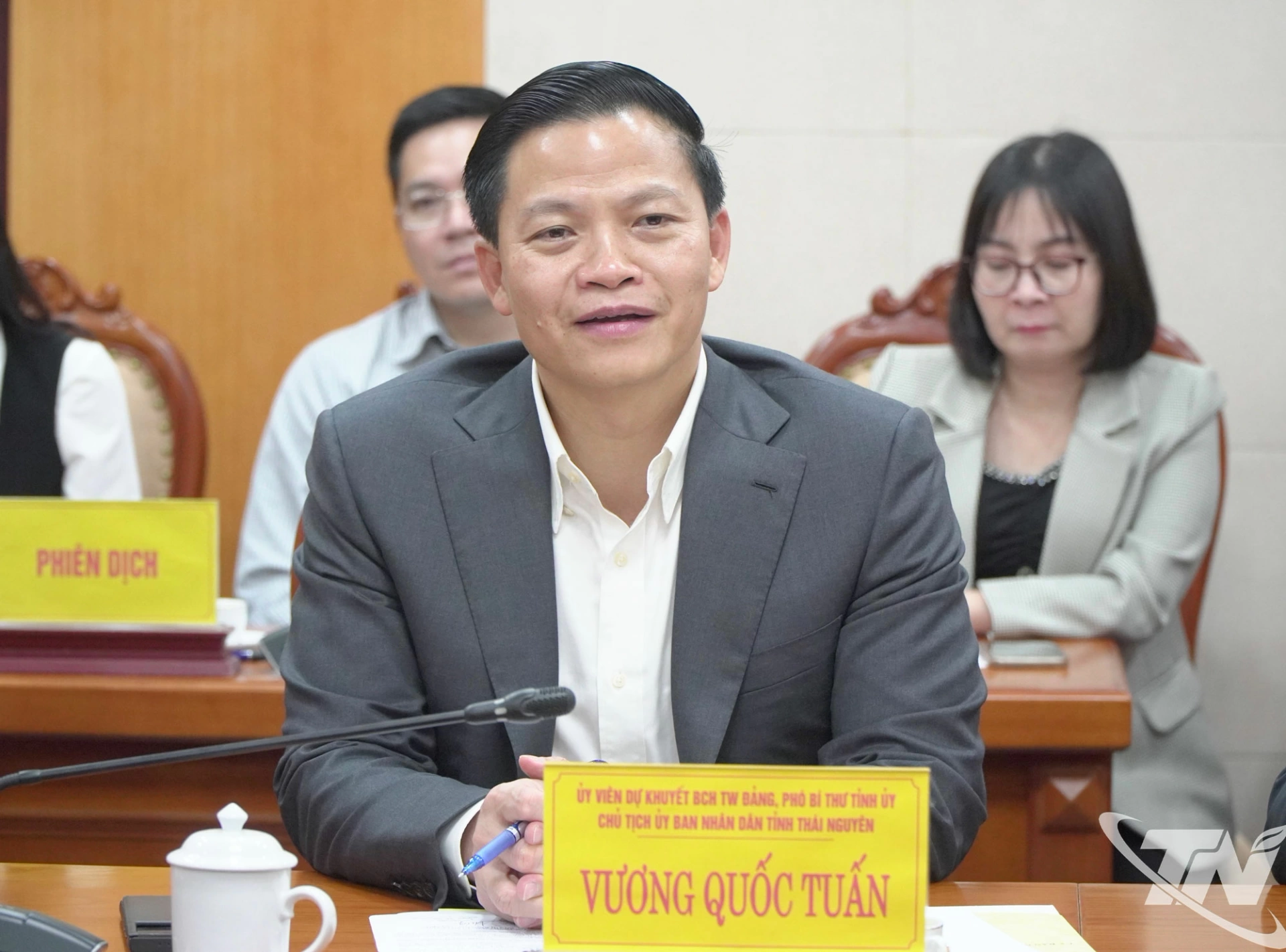 Đồng ch&iacute; Chủ tịch UBND tỉnh Th&aacute;i Nguy&ecirc;n Vương Quốc Tuấn ph&aacute;t biểu tại buổi l&agrave;m việc.